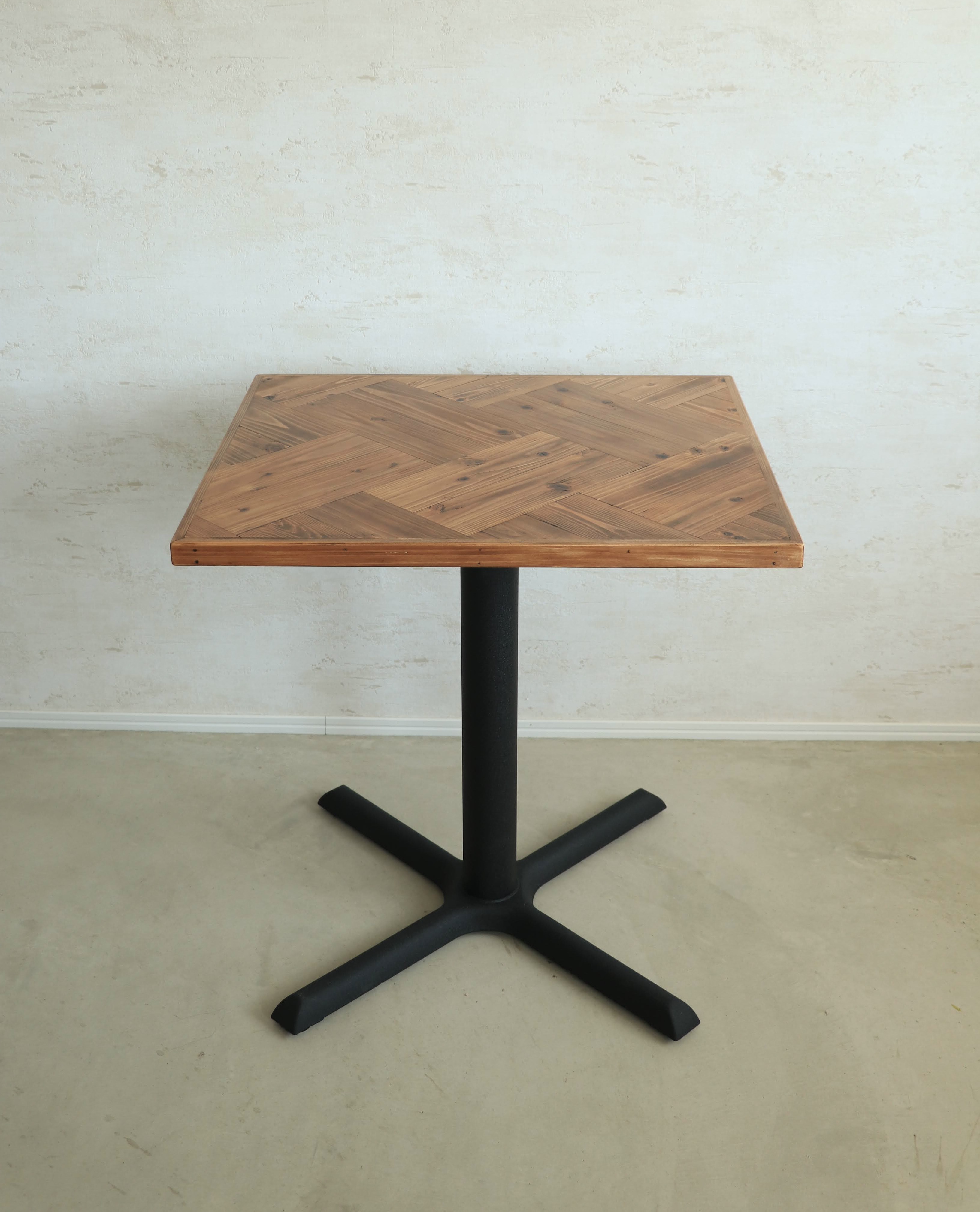 ヘリンボーンテーブル　W700×D700  ダイニングテーブル　カフェテーブル　店舗什器