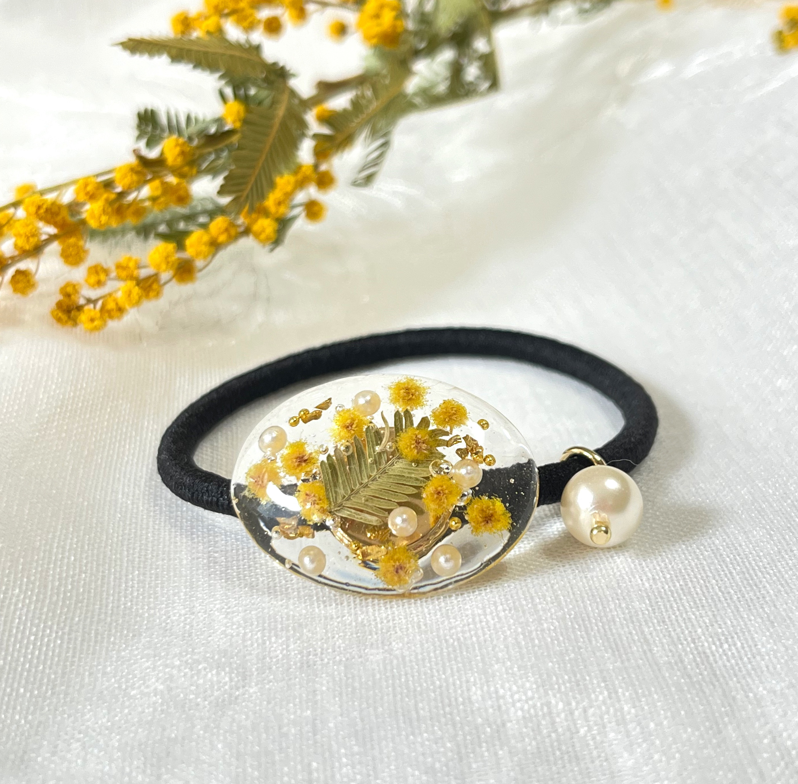 レジンヘアゴム　べっ甲　三日月　ミモザ　シンプル　春 レジンヘアゴムべっ甲三日月ミモザシンプル春