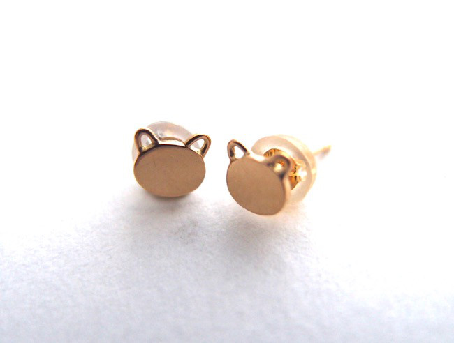 K10 ネコ プレートピアス