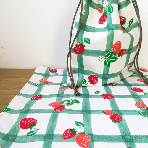 サイズ改良】きんちゃく袋♪ランチョンマット 給食セット いちご