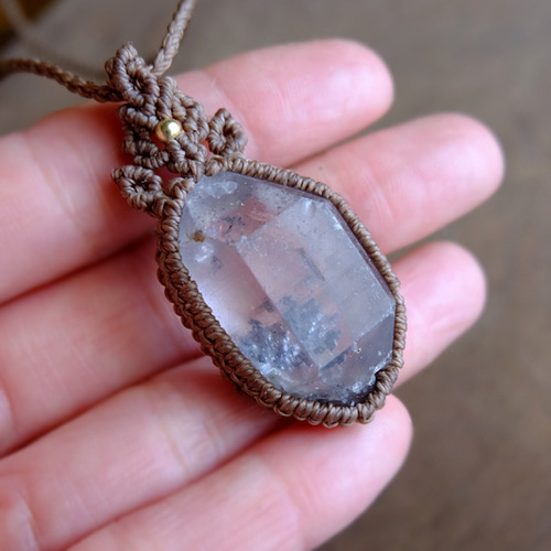 グラファイトインクォーツ （ヒマラヤ産）両剣水晶原石 マクラメ編み