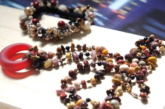 ムーアカイト　アンテイークビーズ　オールノット　シルクネックレス