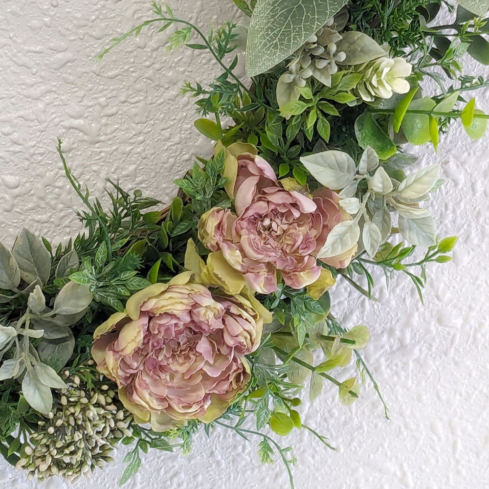 グリーンとオリーブとラナンキュラスのリース　【受注制作】