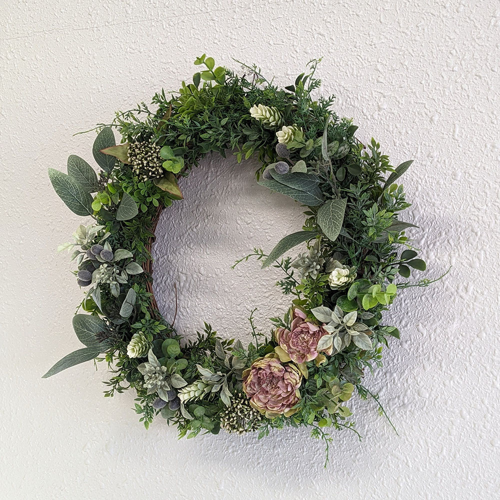 グリーンとオリーブとラナンキュラスのリース　【受注制作】