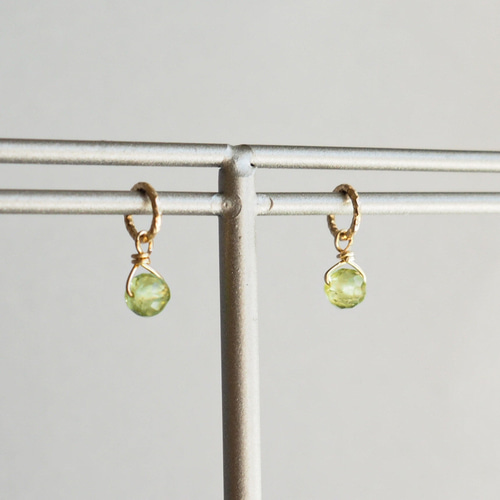 14kgfペリドットのひと粒雫チャーム