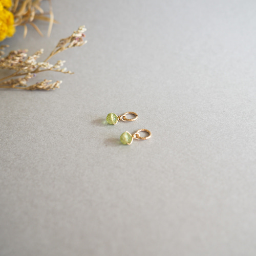 14kgfペリドットのひと粒雫チャーム