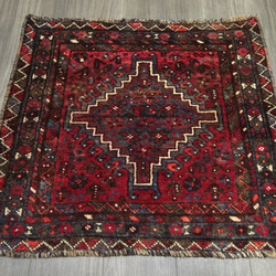 アンティークペルシャ絨毯　トライバルラグ　カシュガイ族　オールド手織り絨毯　85x80cm　＃107 1枚目の画像