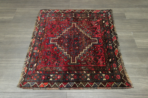 アンティークペルシャ絨毯　トライバルラグ　カシュガイ族　オールド手織り絨毯　85x80cm　＃107 4枚目の画像