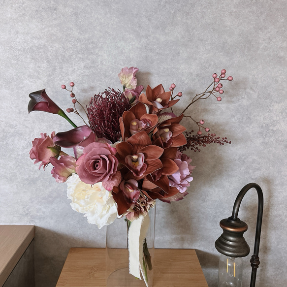 カラー＆シンビジウムのpink実物bouquet ◻︎アーティフィシャルフラワー◻︎ ウェディングブーケ 1枚目の画像