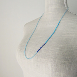ターコイズ ブルー KABURU 留め具のない かぶるタイプのビーズネックレス  金属アレルギー 水色 ターコイズブルー 9枚目の画像