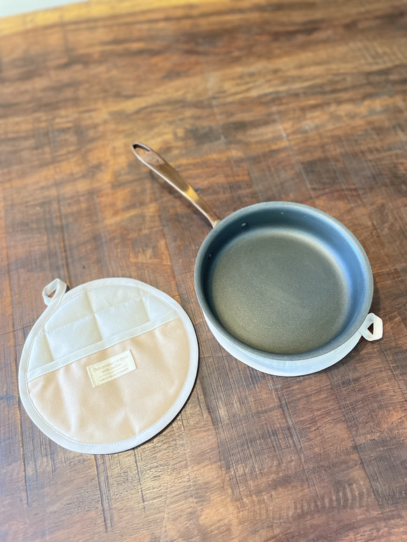 鍋敷きにもなる鍋つかみ 13枚目の画像