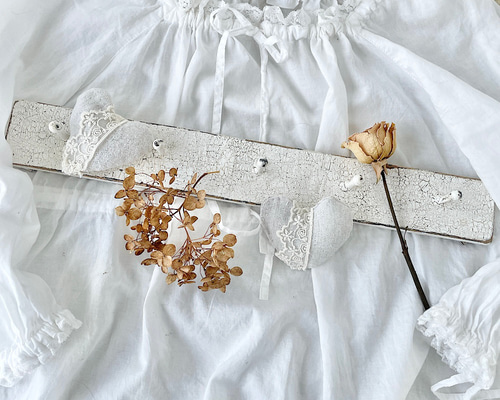 現品・在庫あり】シャビーなペイントのウォールハンガー フレンチ