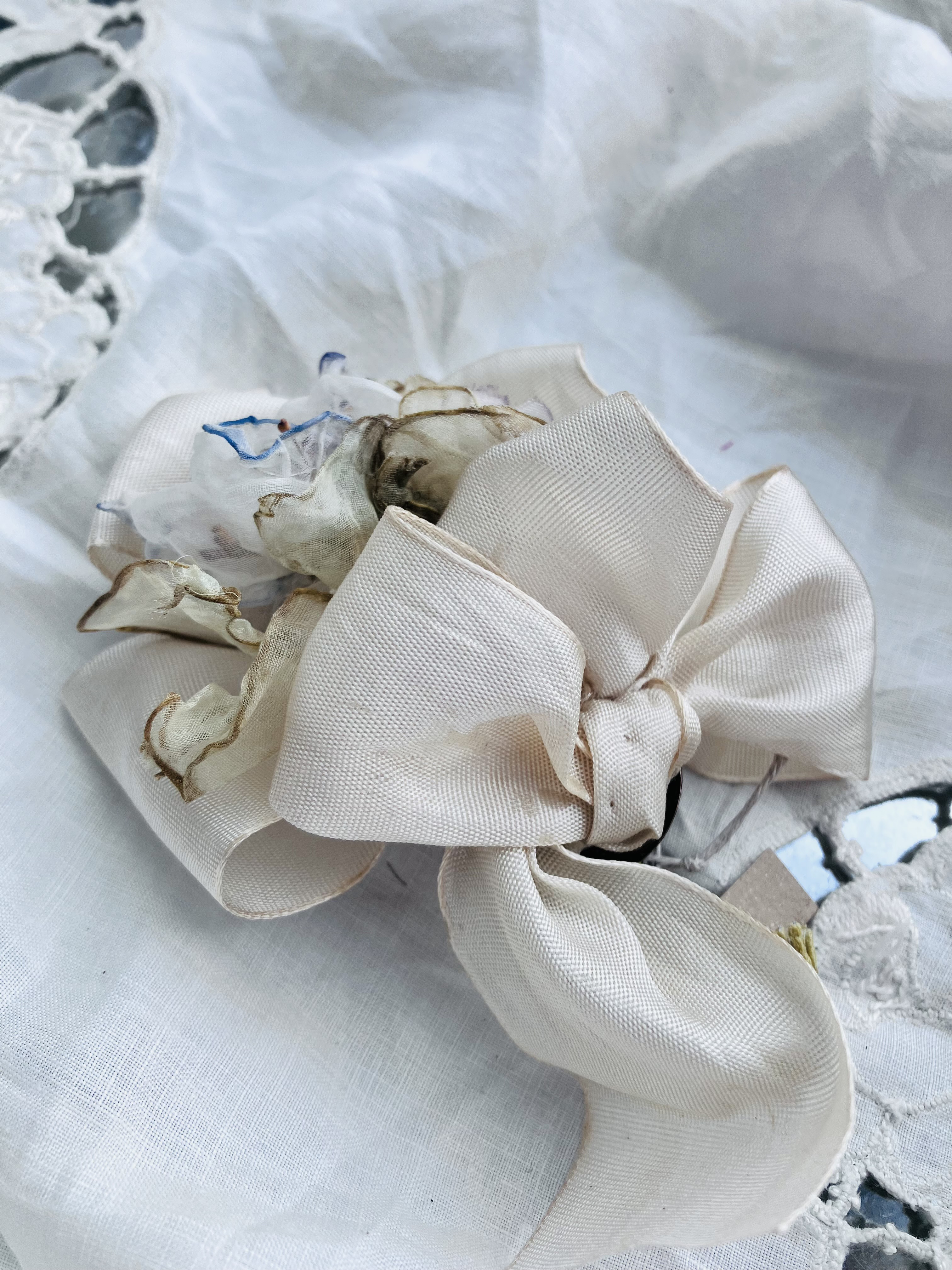 ゴージャスなアンティーク菫のコサージュ