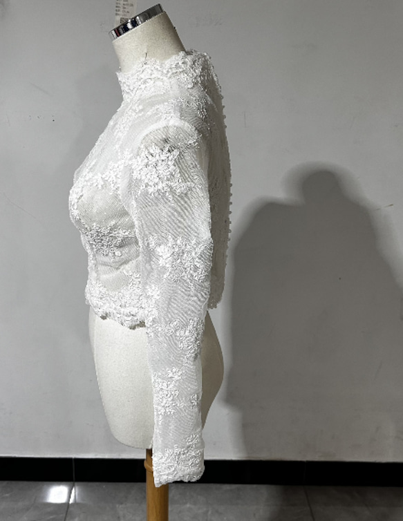 ウエディングドレス中に入れるインナーブラウス　ボレロ トップスのみ くるみボタン 繊細レース 2枚目の画像