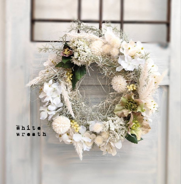 30cm White wreath クリスマスローズ 1枚目の画像