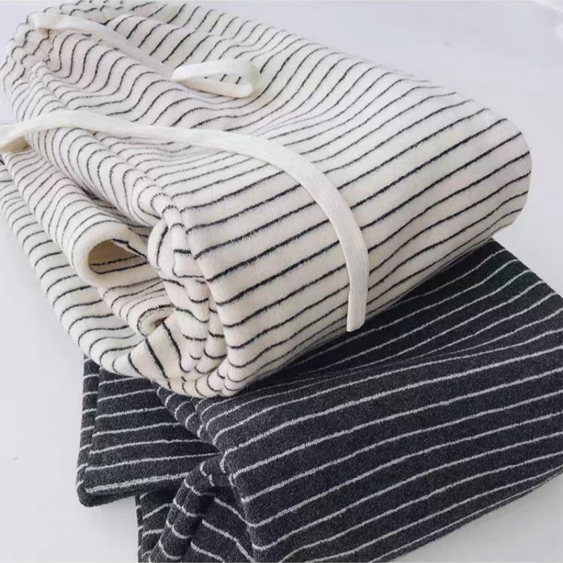 秋冬にぴったり！おしゃれで快適なストライプ ワイドパンツ（裏起毛）