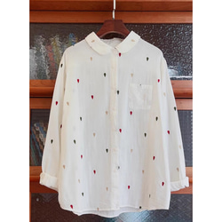 薄手   白シャツ  長袖  ブラウス    丸襟  春夏  刺繍   ダブルガーゼ 2枚目の画像