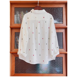 薄手   白シャツ  長袖  ブラウス    丸襟  春夏  刺繍   ダブルガーゼ 3枚目の画像