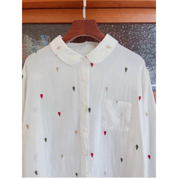 薄手   白シャツ  長袖  ブラウス    丸襟  春夏  刺繍   ダブルガーゼ 1枚目の画像