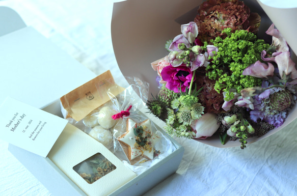 ブーケ、お菓子、ハーブティーのギフトセット　生花　母の日　誕生日　 1枚目の画像