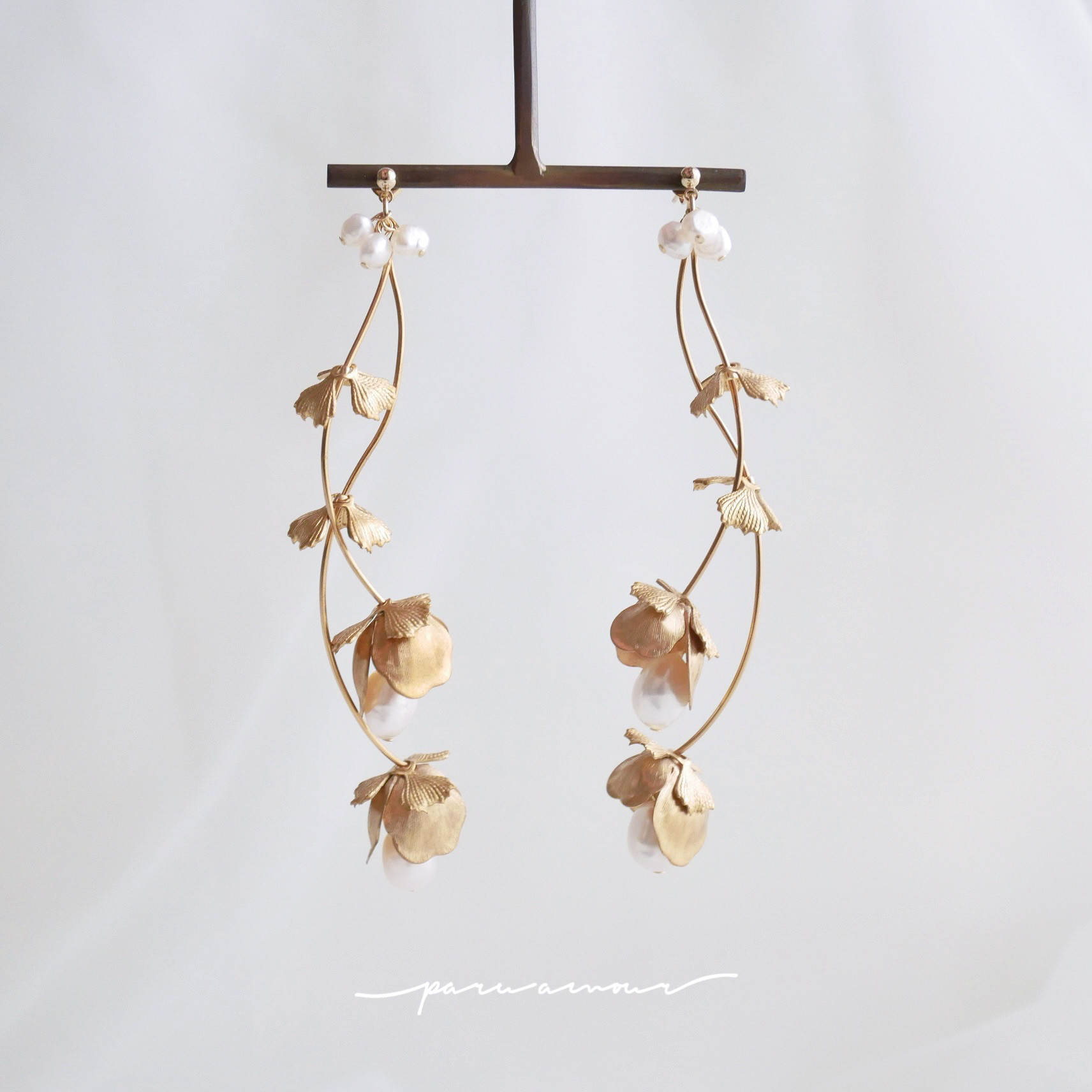 トゥージュール #273　【ブライダル　ウェディング　結婚式　淡水パール　フラワー　ゴールド　真鍮　ピアス　イヤリング】