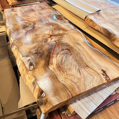 モンキーポッド一枚板最高級ダイニングテーブルセンターおしゃれ杢