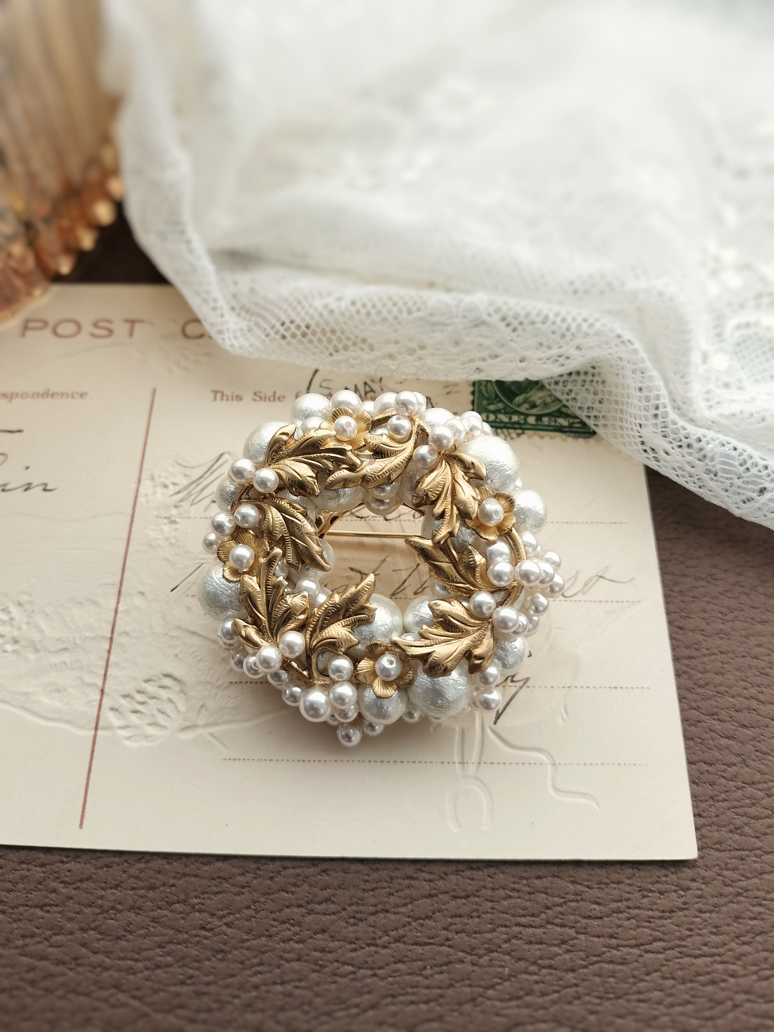 ブローチ　リーフ　小花　パール　ホワイト　真鍮