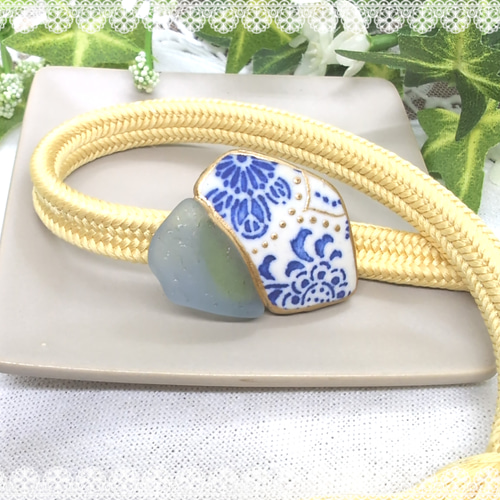 花柄ブルーのシー陶器とシーグラスの金継ぎ帯留め 帯留め chato 通販  