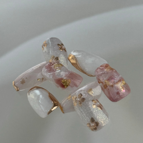 pinkぷるマグ × ビジューフレンチ ネイルチップブライダル