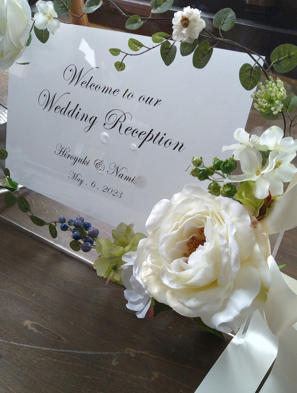 結婚式 ウェルカムボード（クリアー＆ホワイトローズ）ガーデンウェディング 花 クラシカル エレガント お洒落 3枚目の画像