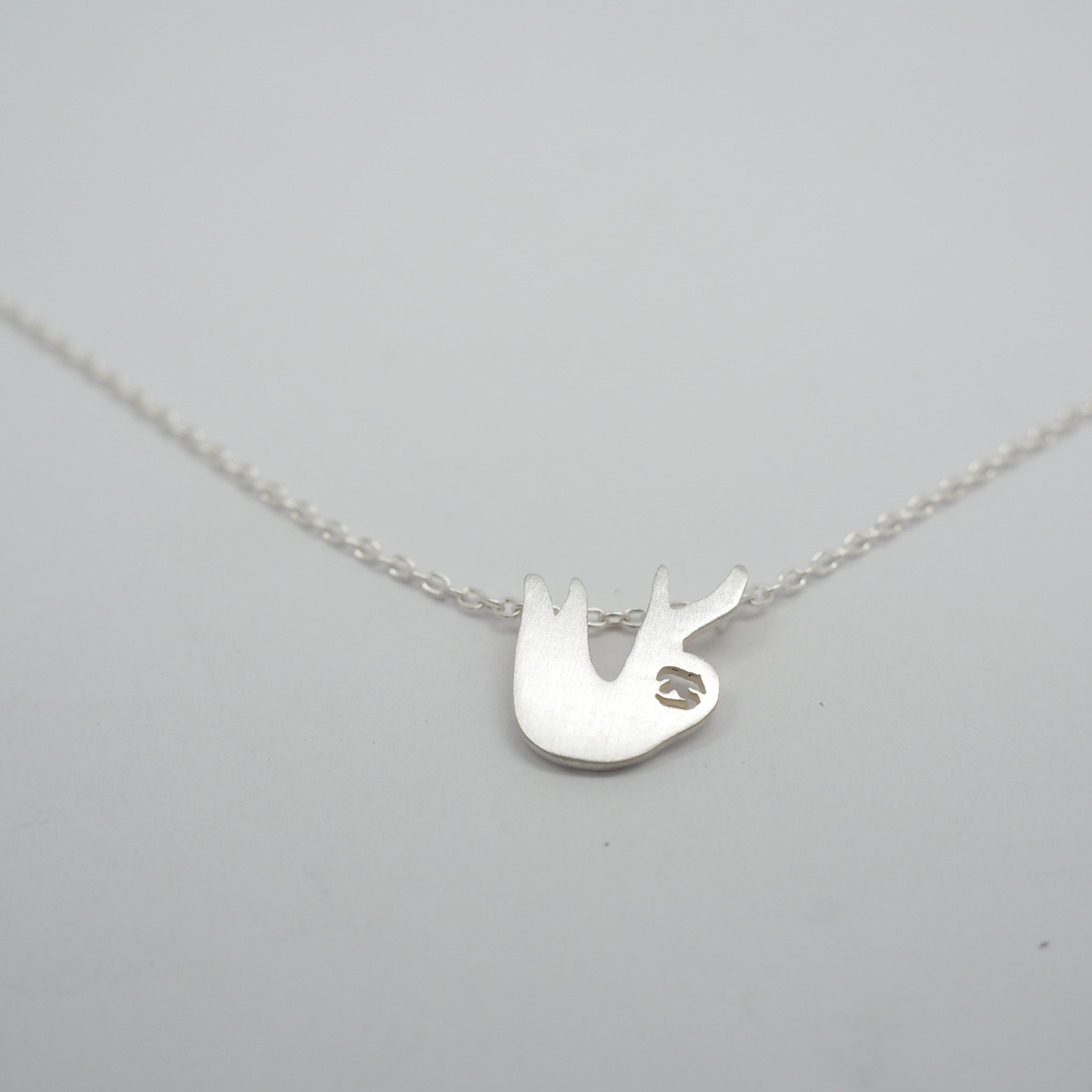 ナマケモノさんネックレス 右向き/ sloth necklace facing right◇ SILVER925