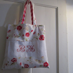 19世紀の古い花柄アンティークファブリックのタックポーチ