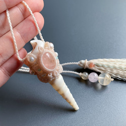 モルガナイトと巻貝のネックレス / morganite × conch shell / macrame amulet 4枚目の画像