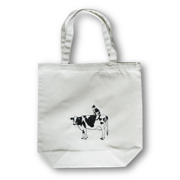 牛さんと牛柄ネコさんの刺繍キャンバストートバッグ（ライトグレー） 猫 A4 マチ有り 1枚目の画像