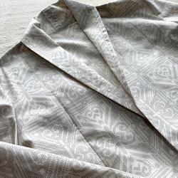 大島紬のローブカーディガン　単衣　これからの季節への羽織り物　白大島　着物リメイク 2枚目の画像