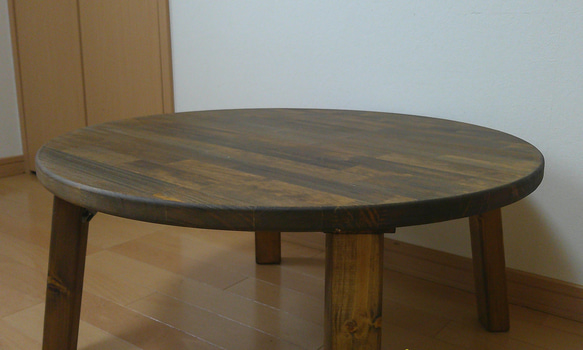 丸型ローテーブル、折りたたみ脚、直径98㎝ ダークオーク色 3枚目の画像