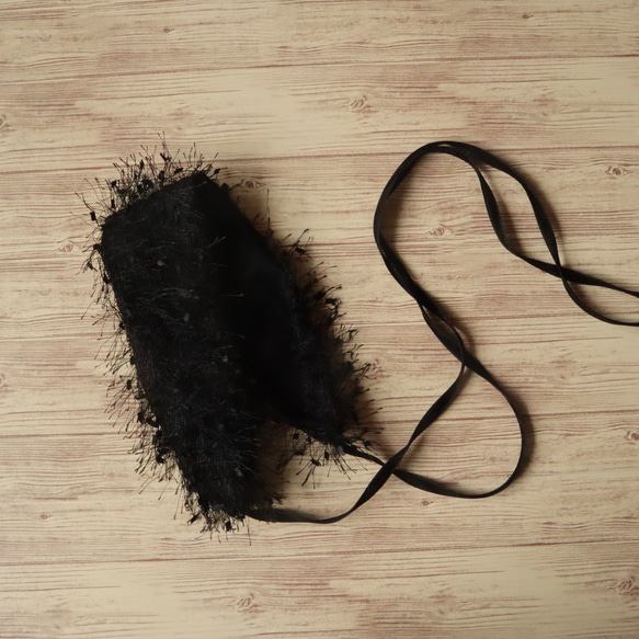 シャギーフリンジのヘアバンド（リボンで結ぶタイプ・ブラック） 6枚目の画像