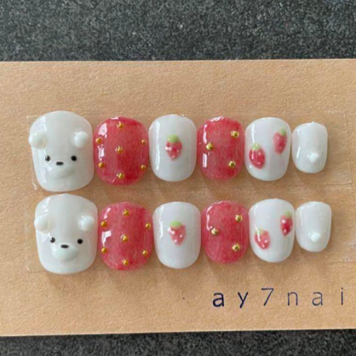くまいちごネイル いちご柄ネイル くまネイル ガーリーネイル ベリー
