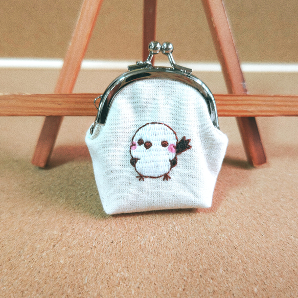 がま口キーホルダー〜シマエナガさん刺繍 〜 ※受注生産 2枚目の画像