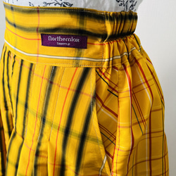 着物リメイク・バックゴム・タックギャザースカート・チェック・シルク１００％・長身モデルサイズ 2枚目の画像