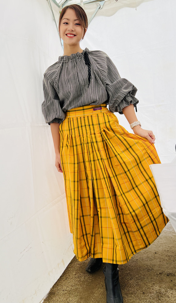着物リメイク・バックゴム・タックギャザースカート・チェック・シルク１００％・長身モデルサイズ 1枚目の画像