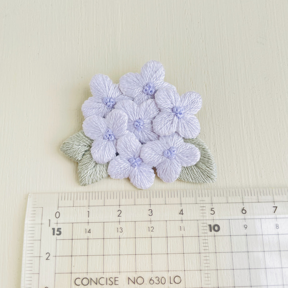 あじさいの刺繍ブローチ＊うす紫＊紫陽花 11枚目の画像