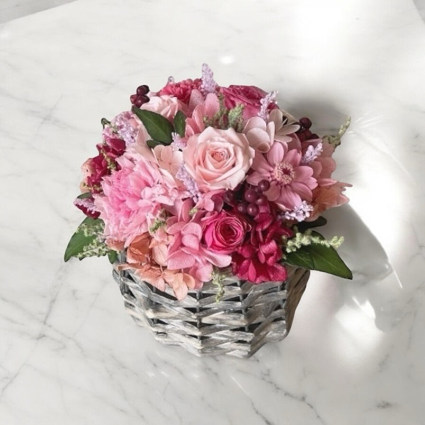 ピンクのお花のバスケット　プリザーブドフラワーバスケット　バスケット　結婚祝い　出産祝い　退職祝い　引越し祝い　誕生日