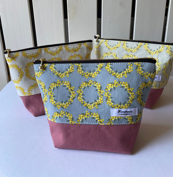 ミモザとピンク帆布生地のファスナーポーチ 2枚目の画像
