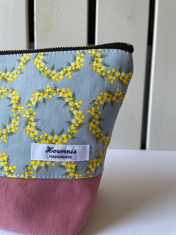 ミモザとピンク帆布生地のファスナーポーチ 9枚目の画像