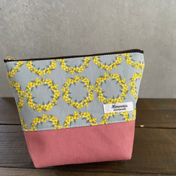 ミモザとピンク帆布生地のファスナーポーチ 3枚目の画像