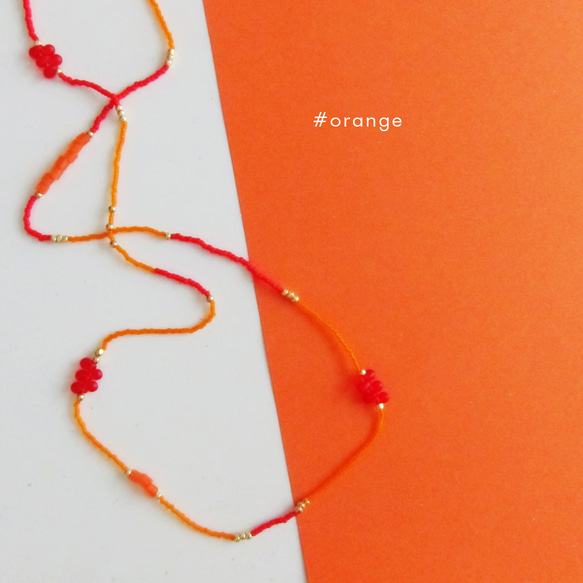 オレンジ KABURU 留め具のない かぶるタイプのガラスビーズネックレス 1枚目の画像