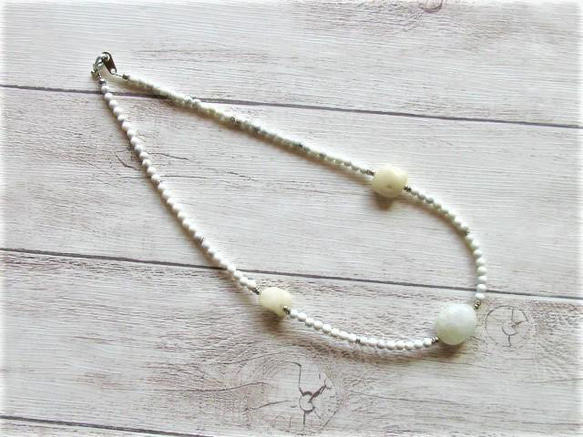 【C16】　清らかな白の調和｜ミルキークォーツ×ホワイトジェイド×ホワイトハウライト　天然石ネックレス　天然石ビーズ 9枚目の画像