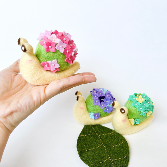 リメイク版　紫陽花カタツムリ(大) 葉マット付き　羊毛フェルト置物 2枚目の画像