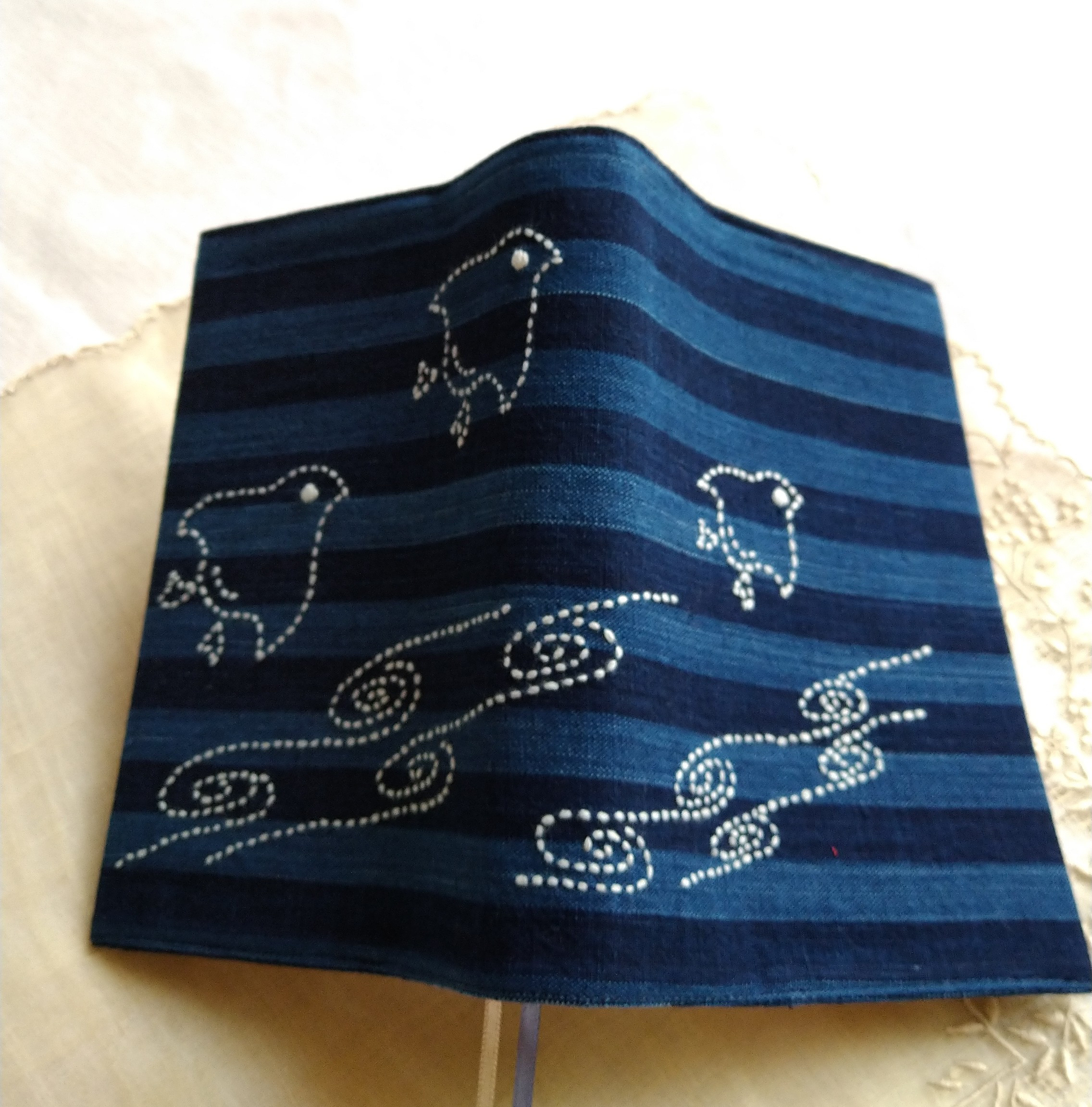 ブックカバー（文庫)　　刺し子　藍染め　松阪木綿　千鳥模様